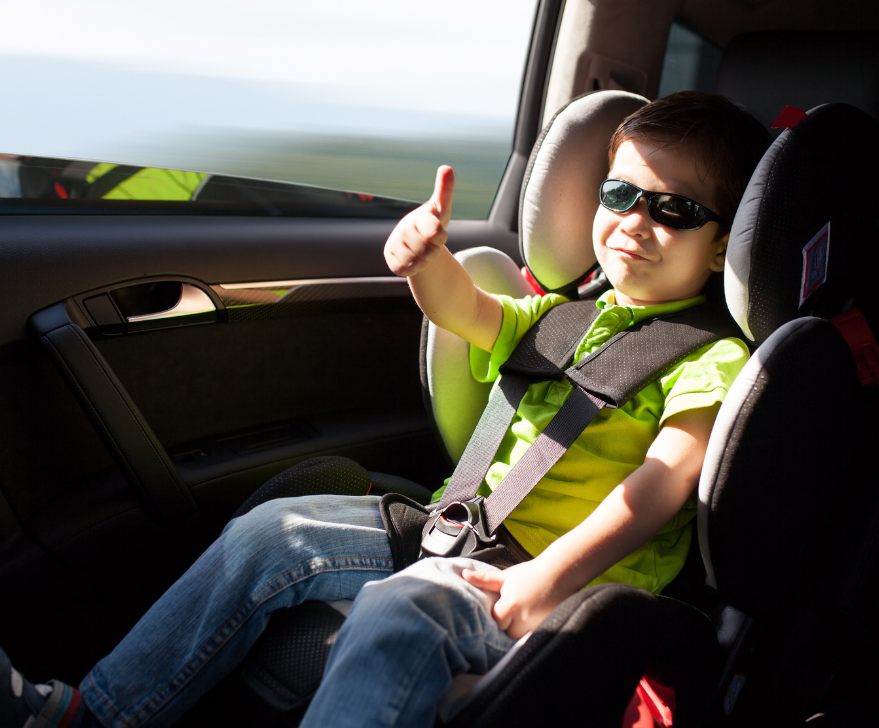 Детское кресло в машину. Машина для детей. Детское автокресло в машине. Ребенок пассажир.