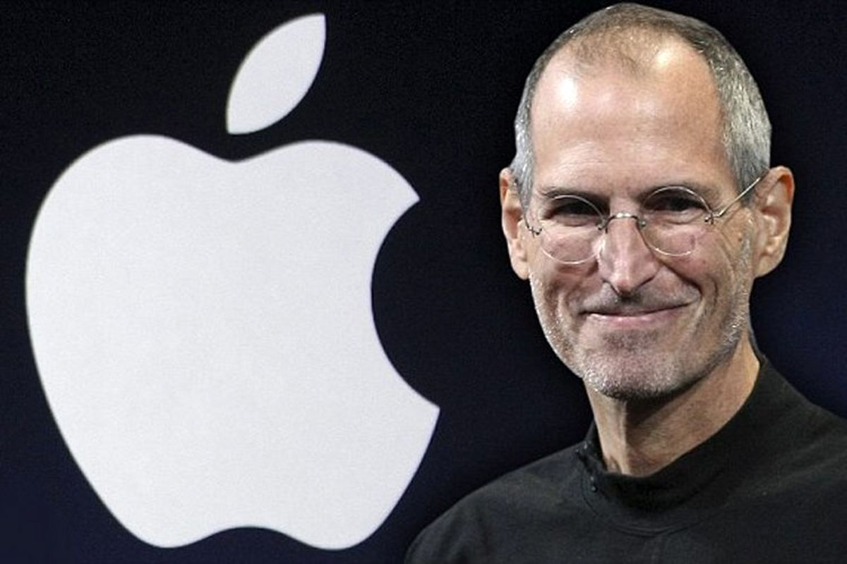 Стив джобс основатели компаний сша. Стив Джобс и Стив. Основатель Эппл Стив Джобс. Стив Джобс с яблоком.